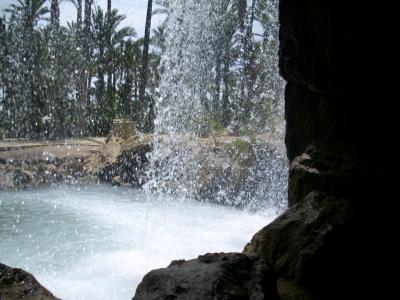 Unter dem Wasserfall