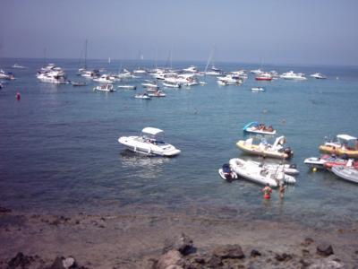 Boote vor dem Strand
